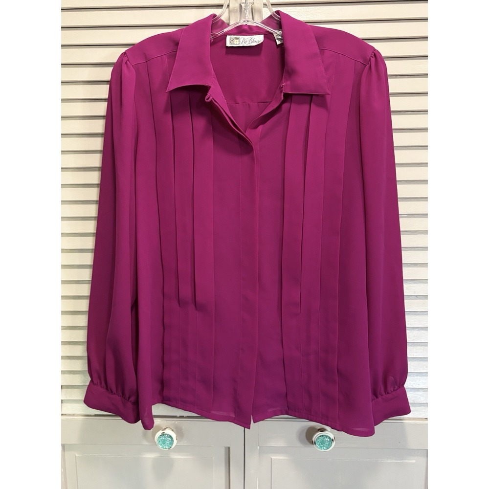 La‎ Blouse Chiffon Pleated Long Sleeve Button Up Blouse Size 12 Cuff Darted Back